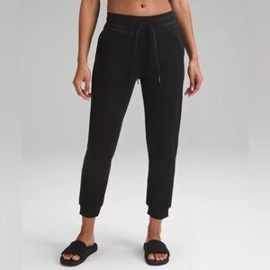 Lululemon scuba high rise jogger 3/4 length size 8